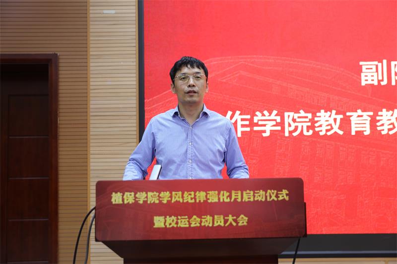 5800副院长靖湘峰作厕所偷拍
教育教学审核评估工作介绍.jpg