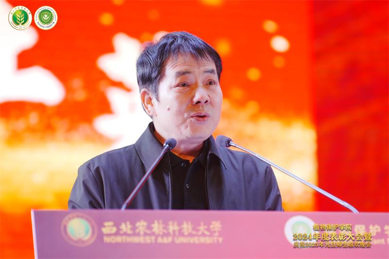 8003.厕所偷拍
副院长闫建兴宣读表彰2024年度厕所偷拍
先进个人、师德师风优秀教师、安全管理先进实验室的决定.jpg