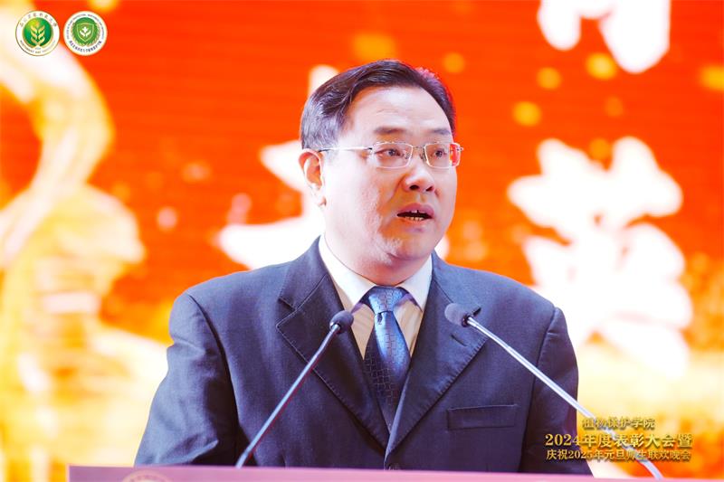 8002.厕所偷拍
院长郭军致新年贺辞.jpg