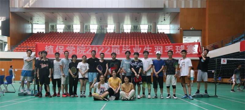 645bd4a4a7ae4de798273cf411379db6.jpg 毕业生羽毛球赛800.jpg