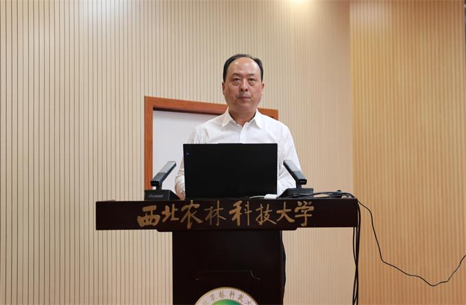 ecba42fc4e44498aaa6c90d9ffe14201.jpg 韦革宏主持_-裁剪-680.jpg